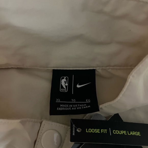 Nike Milwaukee Bucks Jacket - Picture 5 of 5